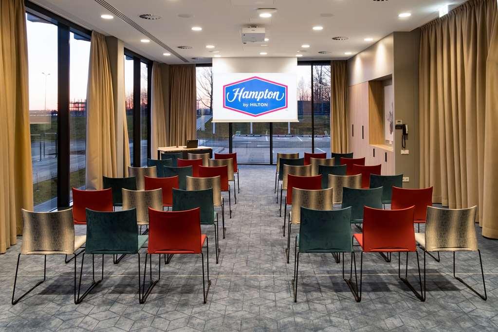 מלון Hampton By Hilton Riga Airport מתקנים תמונה