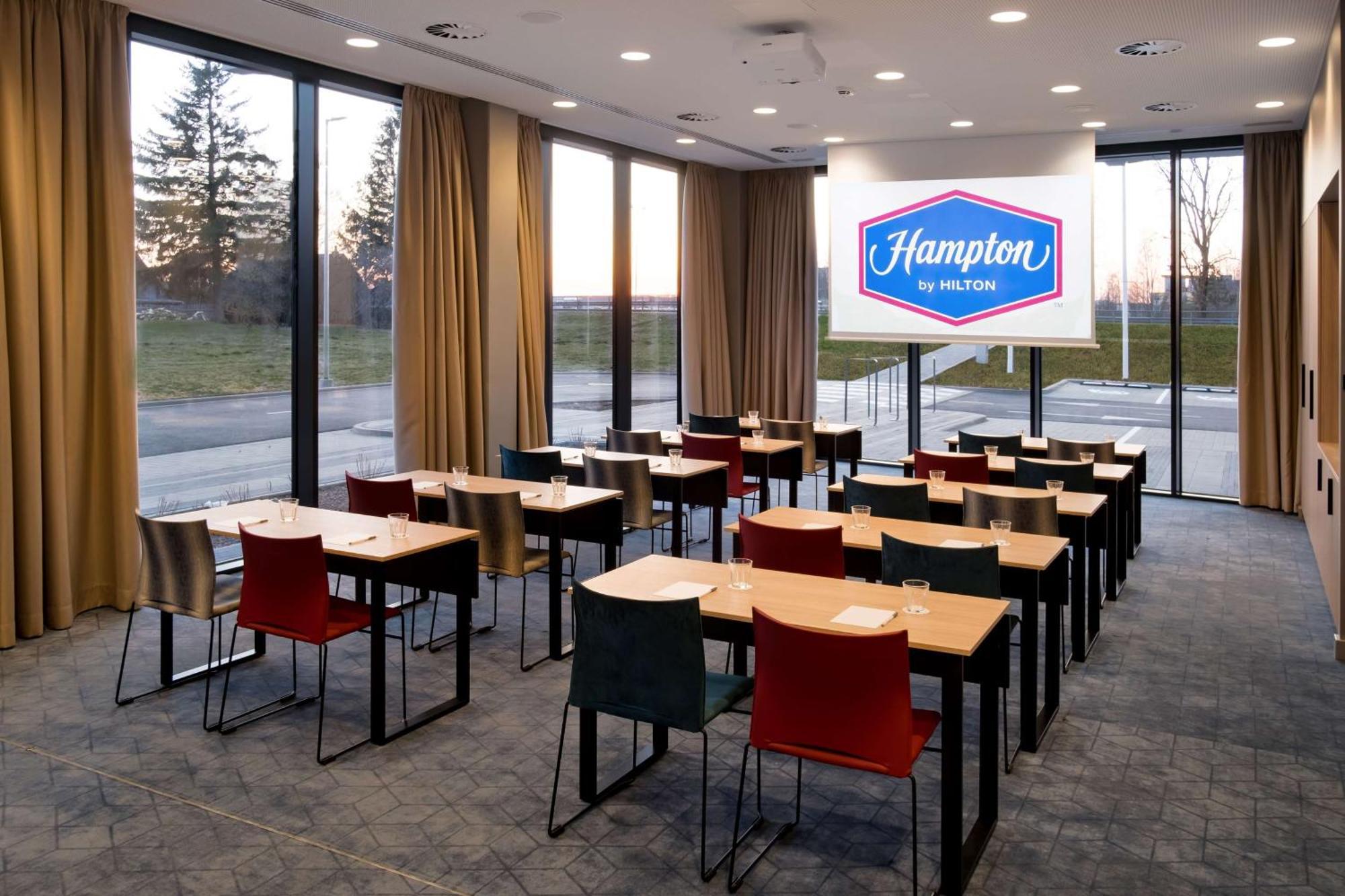 מלון Hampton By Hilton Riga Airport מראה חיצוני תמונה