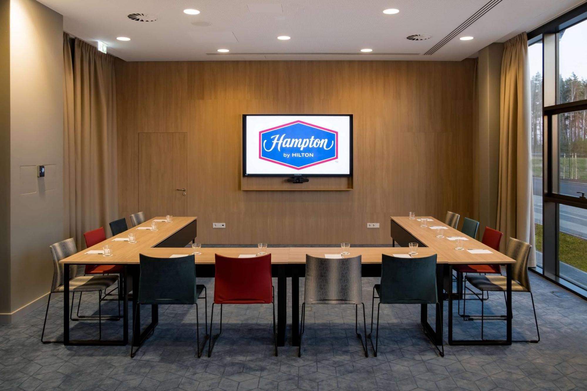 מלון Hampton By Hilton Riga Airport מראה חיצוני תמונה