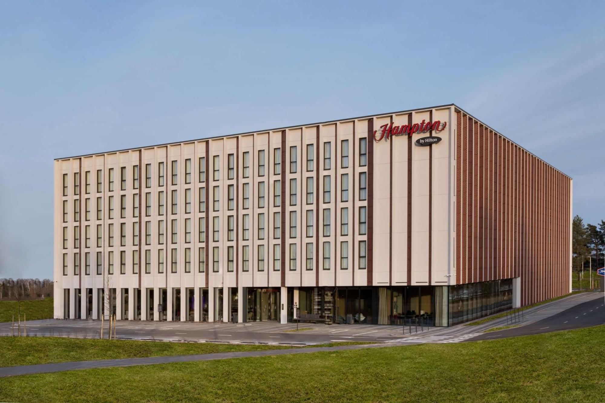 מלון Hampton By Hilton Riga Airport מראה חיצוני תמונה